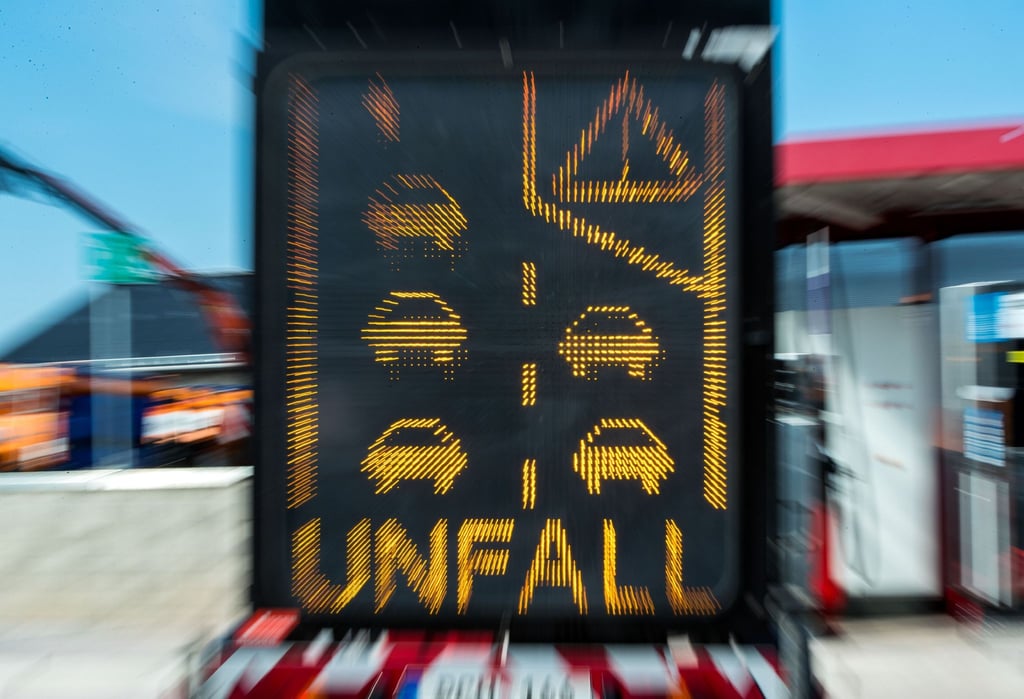 Auf Landstraßen gibt es nach wie vor die meisten Unfälle. (Symbolbild)