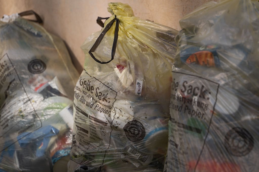 Müllsäcke mit illegal gefundenem Müll stapeln sich bei den Kommunen in Sachsen-Anhalt. (Symbolbild)