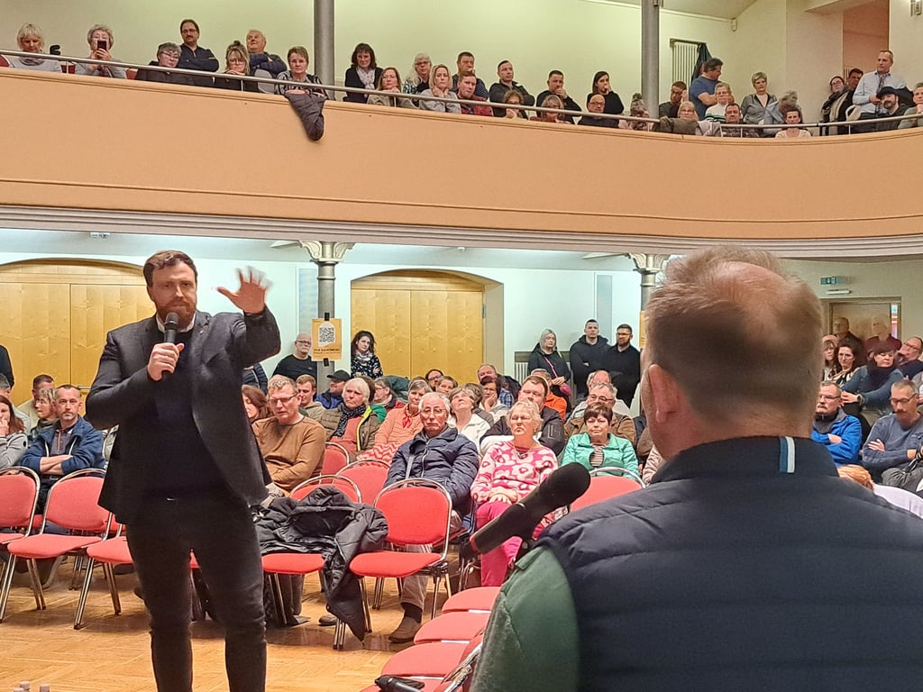 Der Weißenfelser Oberbürgermeister Martin Papke (CDU) hat im Kulturhaus für den Bau einer JVA durch das Land Sachsen-Anhalt in Weßenfels am Sandberg geworben.