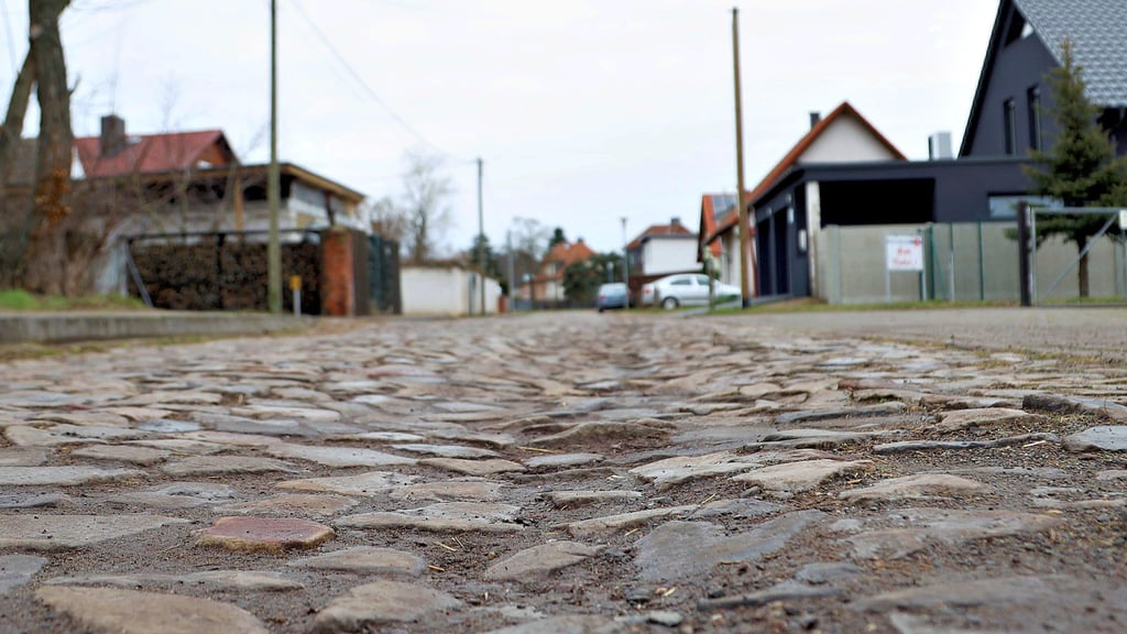 Der Haushalt der Niederen Börde ist genehmigt. Nun können wichtige Investitionen in Angriff genommen werden, wie beispielsweise die Sanierung der August-Bebel-Straße in Samswegen.