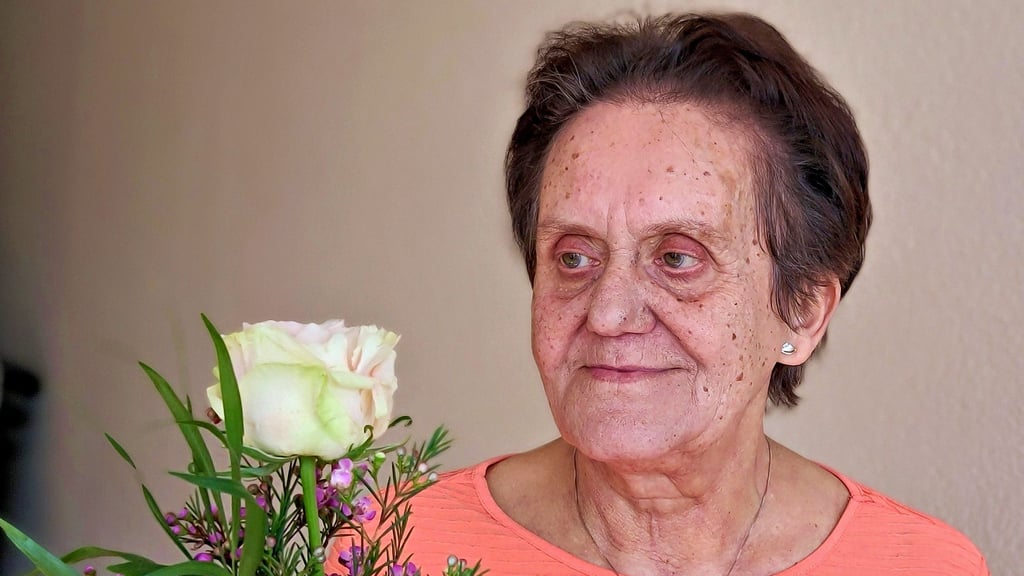 Johanna Rukarina vom Verein für Frauen, Jugend und Seniorenarbeit in Frose erhielt eine MZ-Rose.