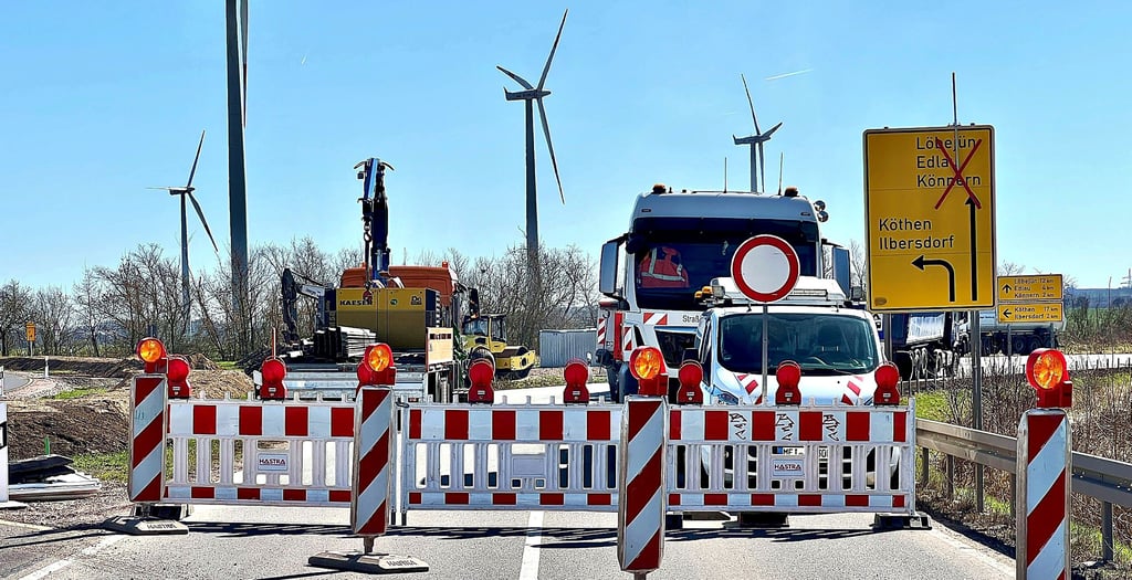 An der Kreuzung zwischen Könnern und Edlau entsteht derzeit ein Kreisverkehr.