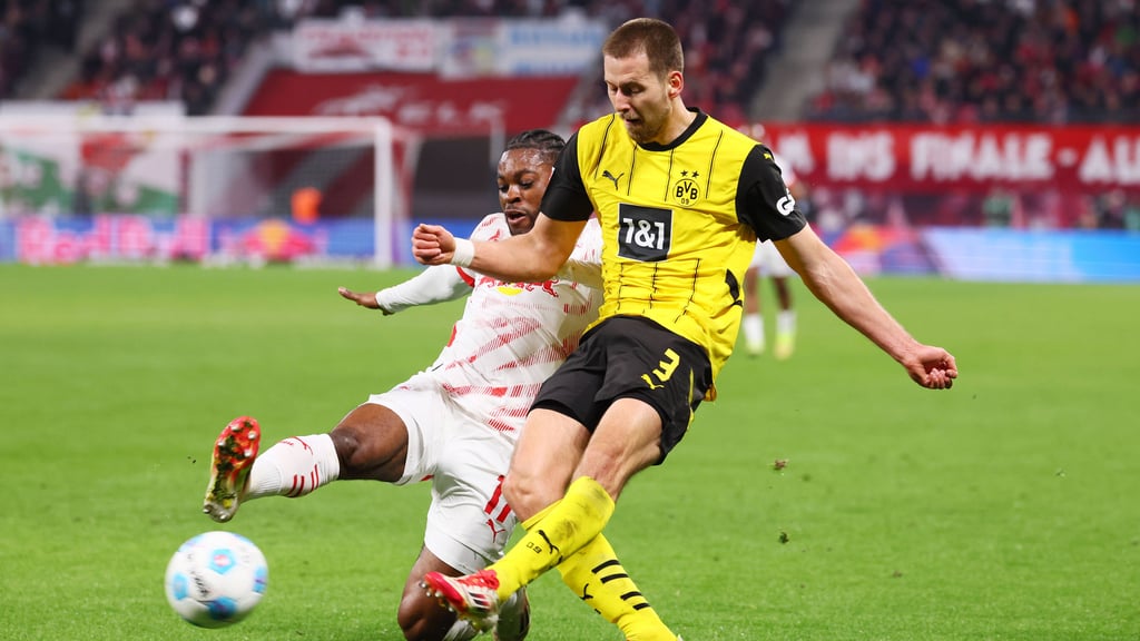 Der sprintstärkste Spieler der Liga: Ridle Baku gegen Waldemar Anton.