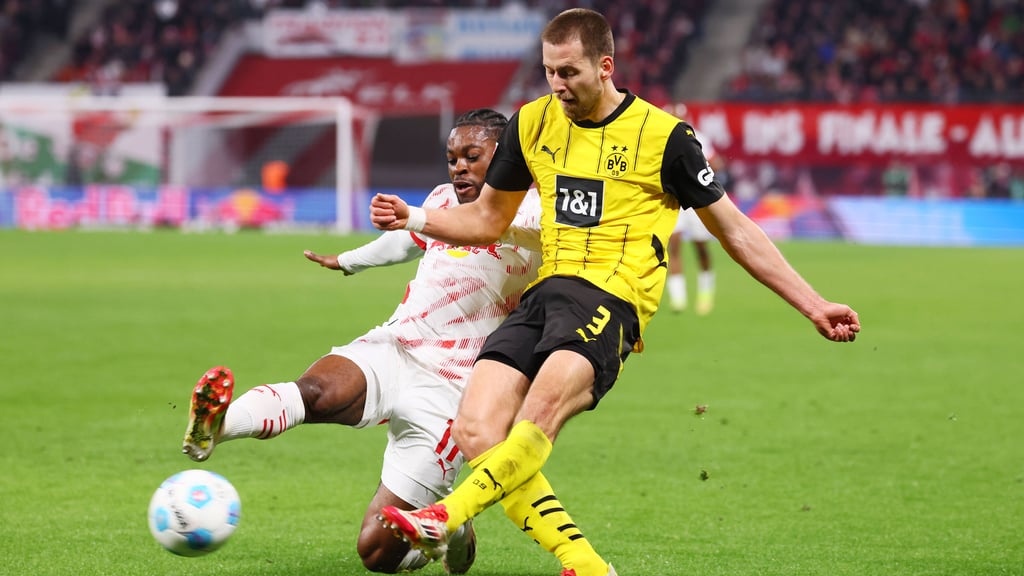 Der sprintstärkste Spieler der Liga: Ridle Baku gegen Waldemar Anton.