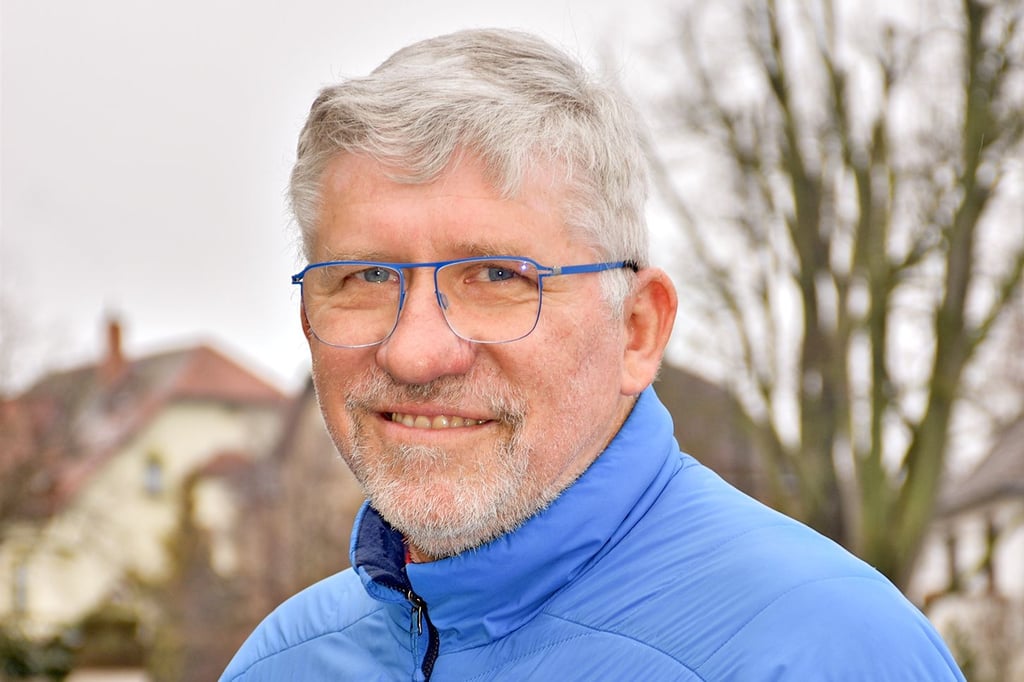 Wenn er nicht gerade Fahrgäste befördert, steht Andreas Bachorz aus Zeitz an seiner Staffelei und lässt auf der Leinwand seiner Kreativität freien Lauf.