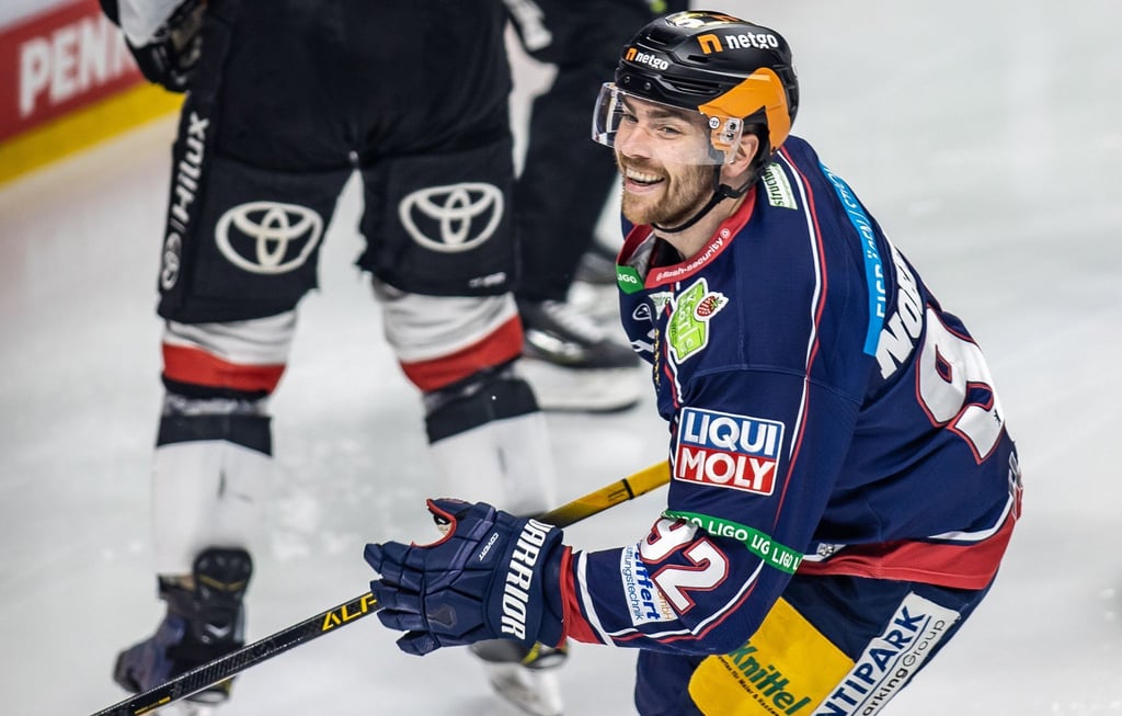 Nationalspieler Marcel Noebels erzielte beim Sieg der Eisbären in Straubing das wichtige 3:1.