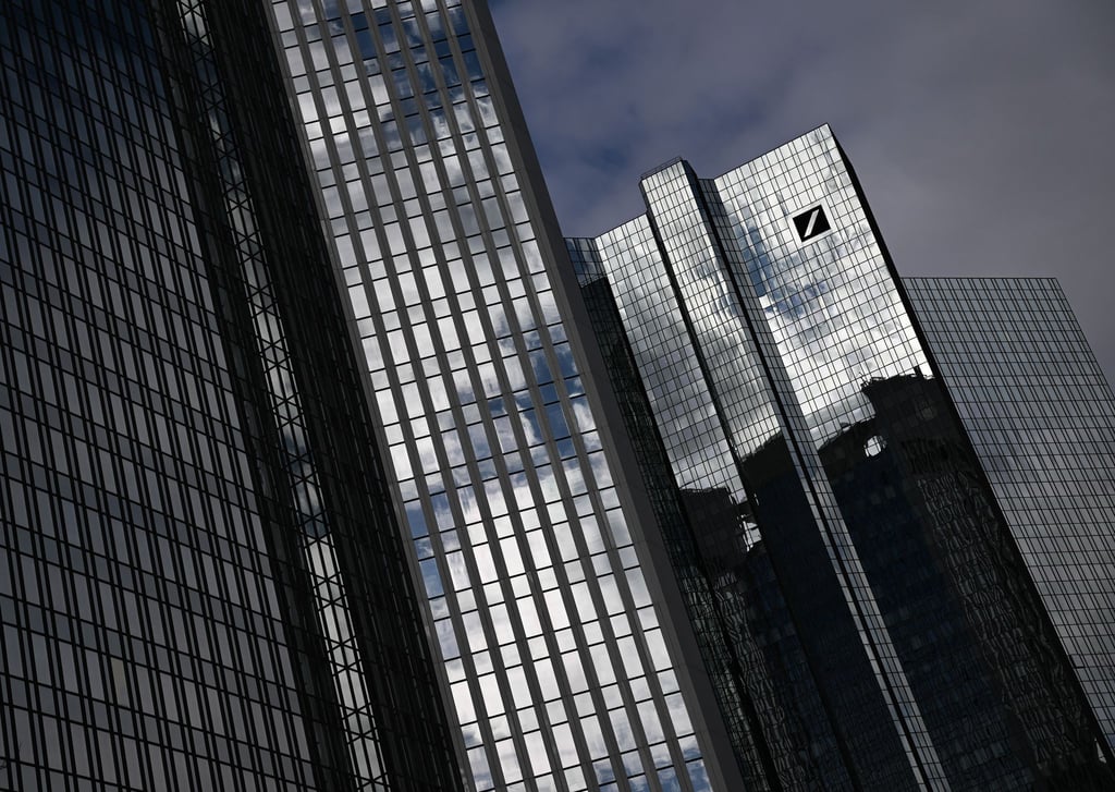 Die Deutsche Bank schließt wie angekündigt Filialen und streicht 2000 Jobs (Archivbild)