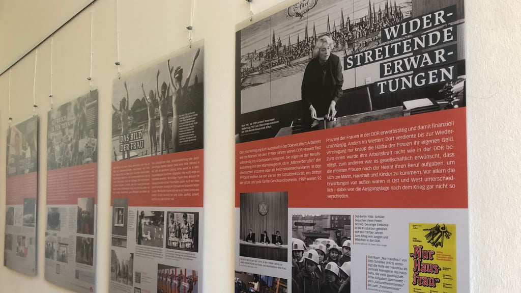 Um Frauen und Frauenbilder im geteilten wie vereinten Deutschland geht es in einer neuen Ausstellung bei der Kreisvolkshochschule in Quedlinburg.