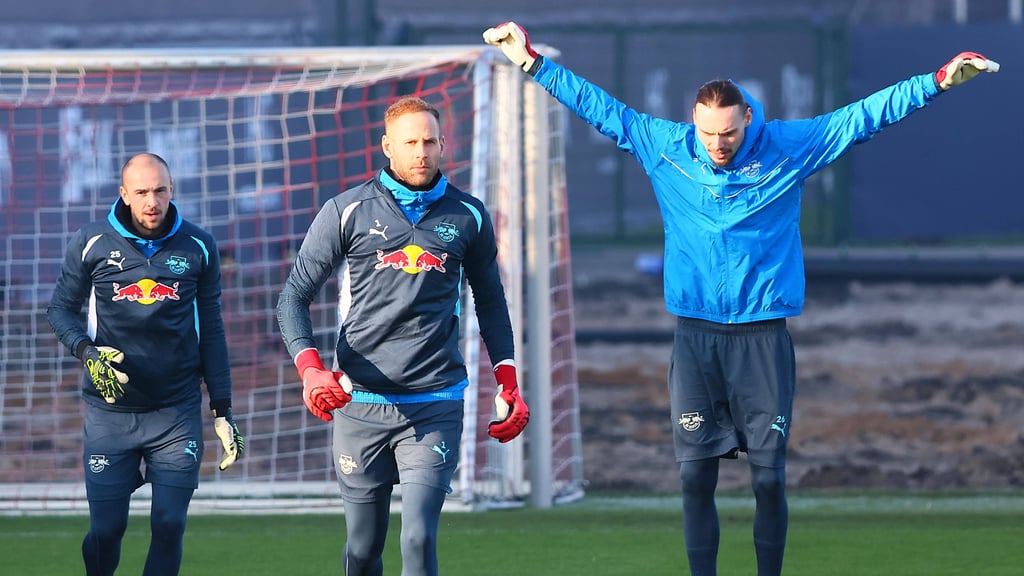 RB Leipzigs Torhüter Leopold Zingerle, Peter Gulacsi und Maarten Vandevoordt (v.l.)