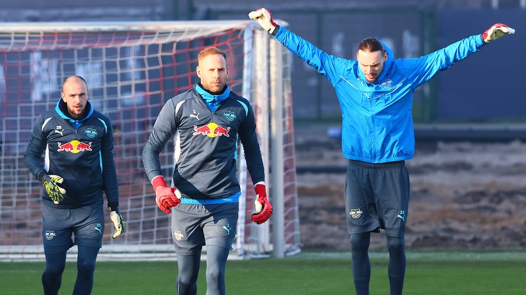 RB Leipzigs Torhüter Leopold Zingerle, Peter Gulacsi und Maarten Vandevoordt (v.l.)