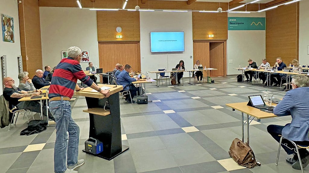 Ein Bürger nutzte am Dienstag die Einwohnerfragestunde im Hauptausschuss in Möckern für seine Fragen.