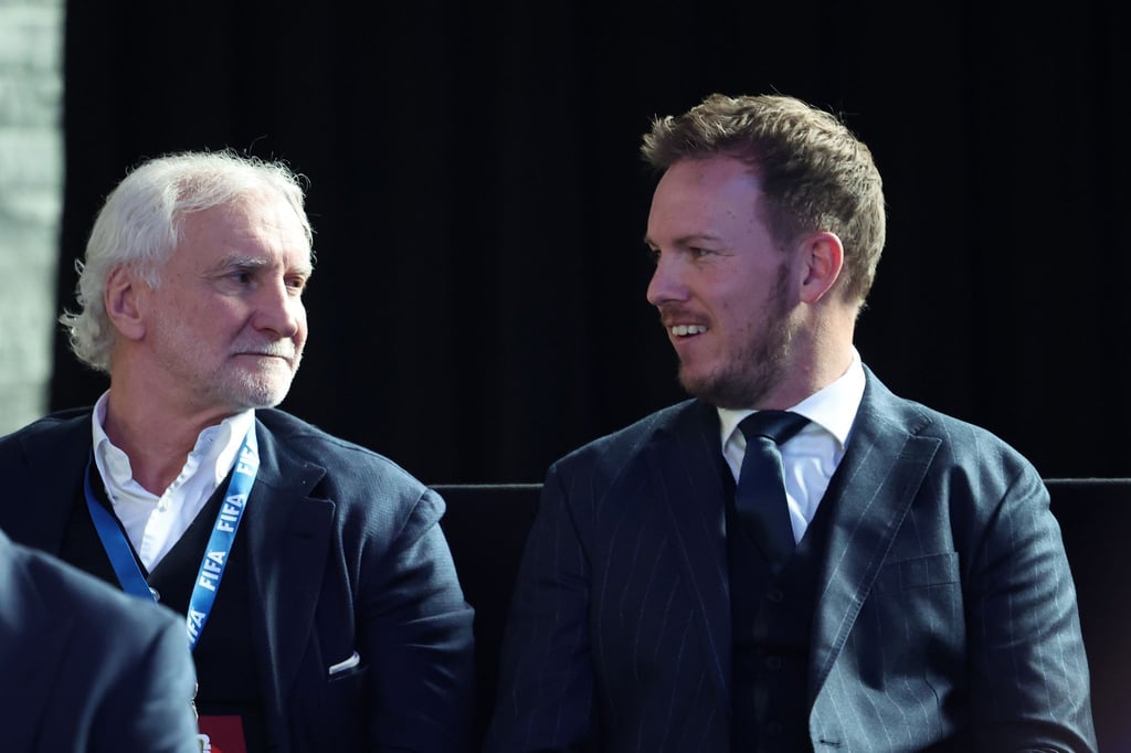 Rudi Völler (l) kann sich vorstellen, noch länger beim DFB zu arbeiten.