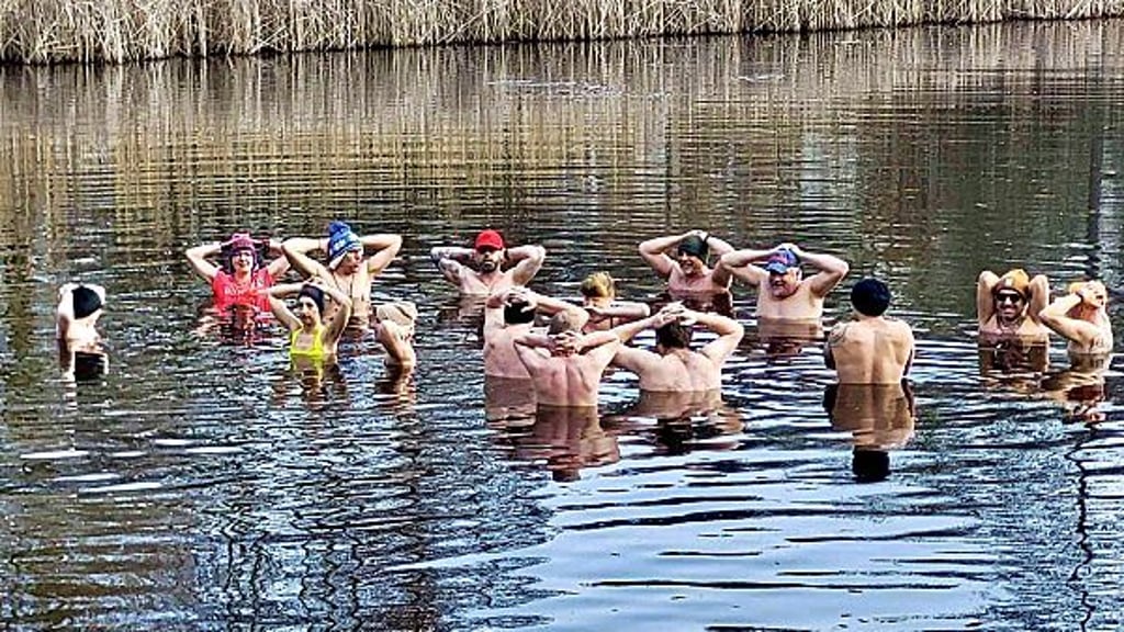 Bei 3,5 Grad Wassertemperatur geht es am Sonntag ins Strandbad.