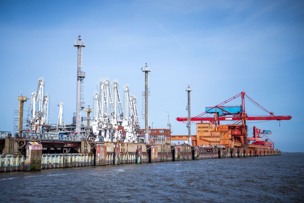 Am Stader Hafen sollte eigentlich schon LNG importiert werden. (Archivbild)