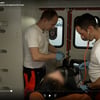 Die Sanitäter der Berufsfeuerwehr Halle treffen auf eine drogenabhängige Frau mit Kreislaufbeschwerden.