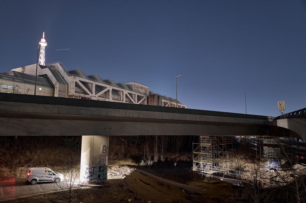 Ringbahnbrücke der A100 Richtung Norden nun voll gesperrt.