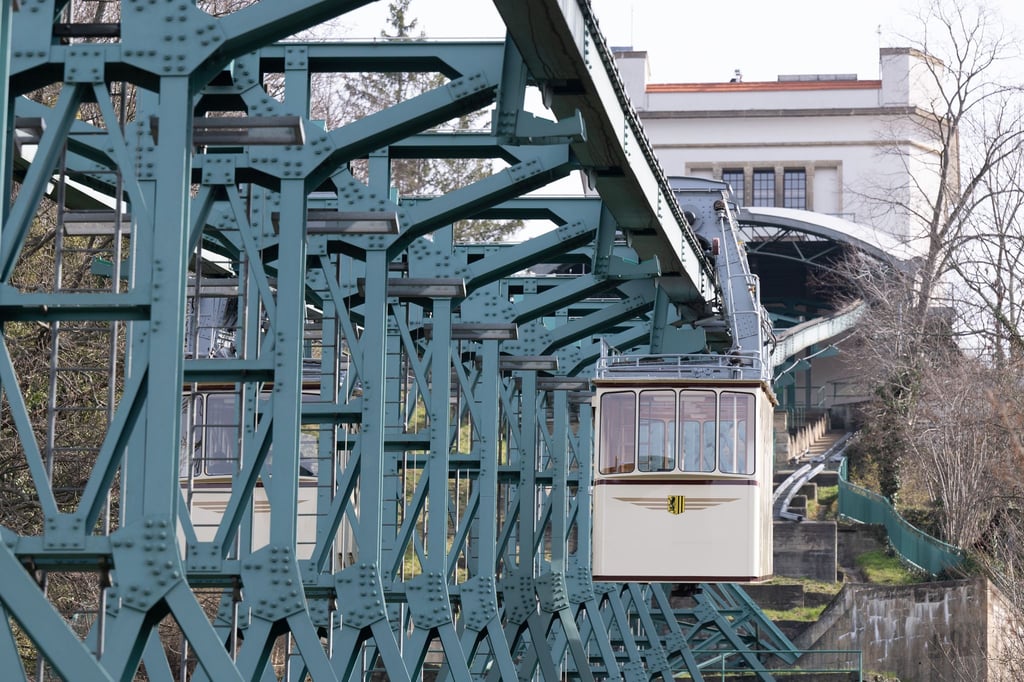 Die TÜV-Prüfung der historischen Schwebebahn wurde erfolgreich abgeschlossen. (Archivbild)