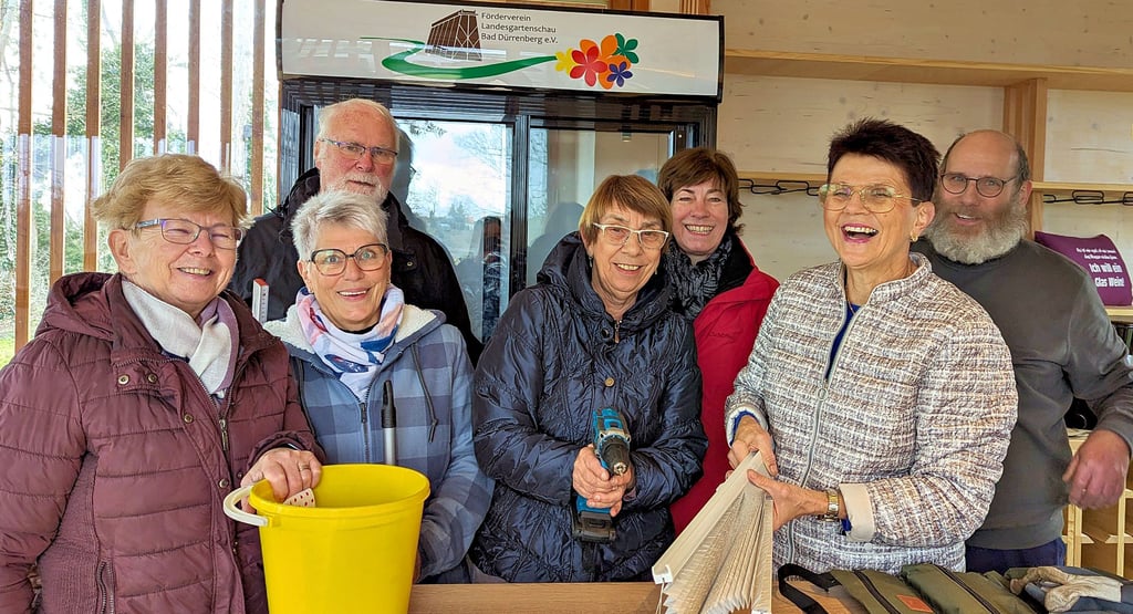 Frühjahrsputz mit jeder Menge guter Laune am vergangenen Freitag in der Weinlaube.
