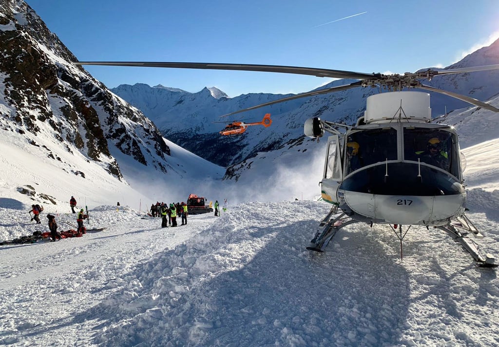 Ein Hubschrauber beim Einsatz in den Südtiroler Alpen. (Symbolbild)