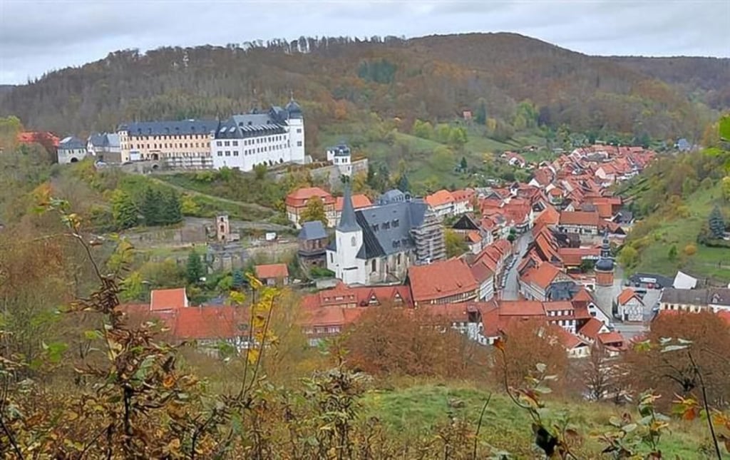 Enge Straßen und Gassen sind typisch für die Fachwerkstadt Stolberg. Künftig sollen Touristen außerhalb parken und dafür eine Gebühr zahlen.