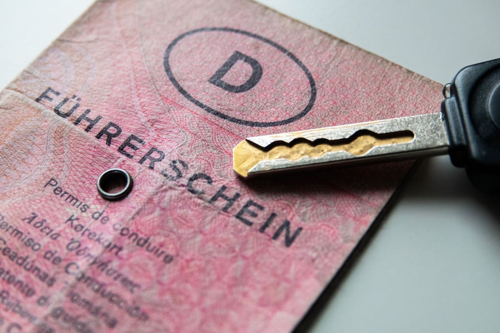 Der „rosa Lappen“ passte längst nicht in jeden Geldbeutel: Noch längst nicht alle Papierführerscheine wurden in Thüringen in das neue Format umgetauscht.