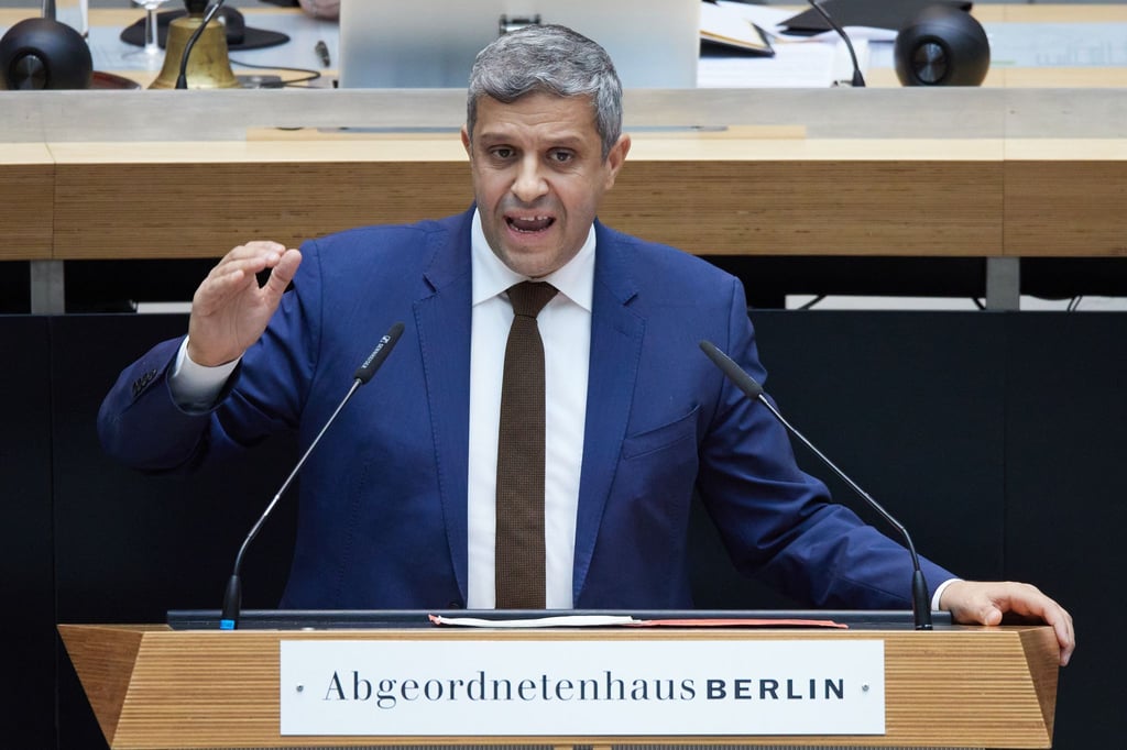 SPD-Fraktionschef Saleh sieht im Milliardenpaket des Bundes Chancen und Risiken. (Archivbild)