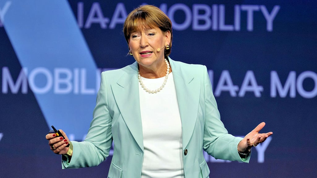 Hildegard Müller – hier auf der Internationalen Automobil-Ausstellung – war in Barleben zu Gast.