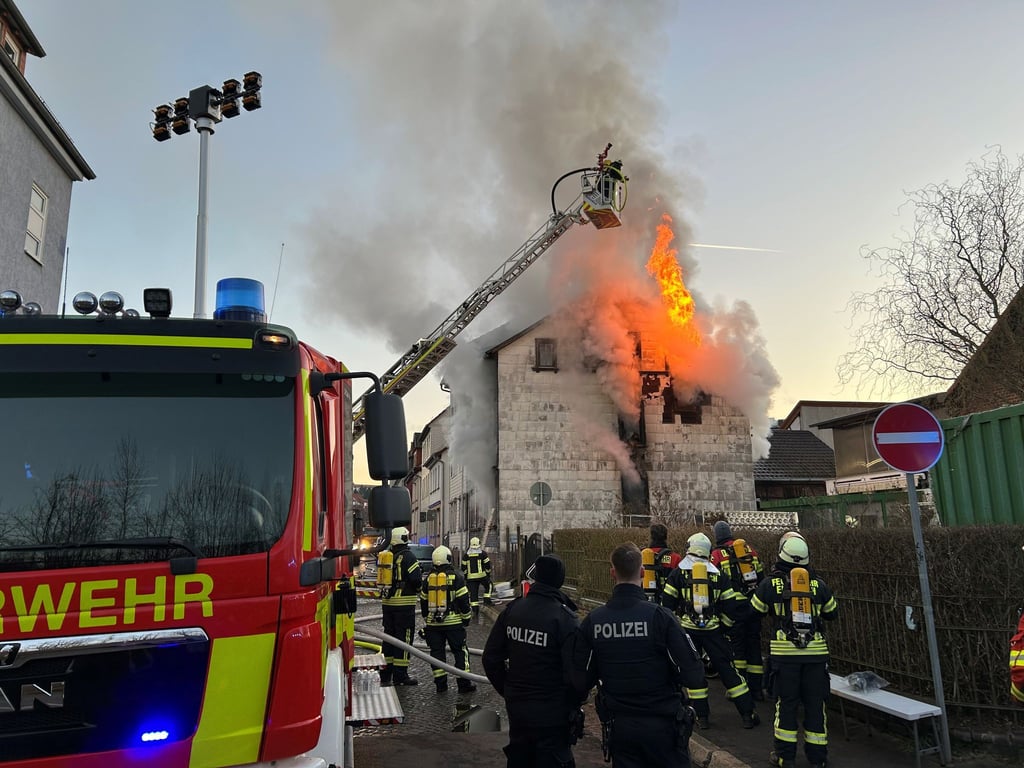 In den frühen Morgenstunden brach in einem Wohnhaus in Eisenach ein Brand aus.