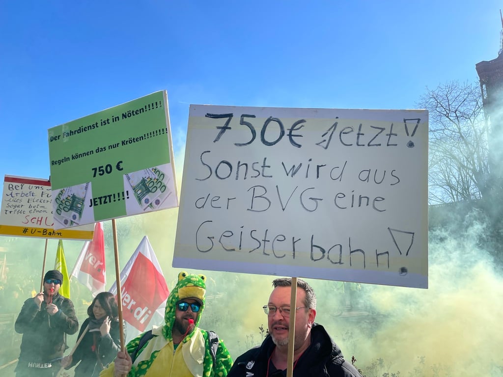 750 Euro mehr im Monat fordert Verdi für die rund 16.000 BVG-Beschäftigten.