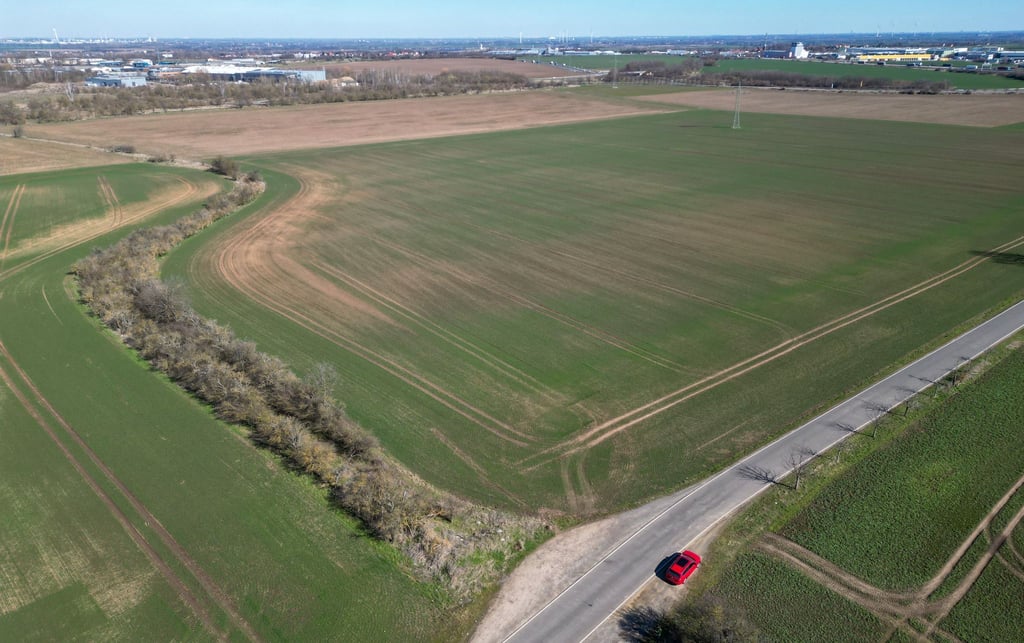 Auf dem Gebiet „Am Sandberg“ könnte das neue Gefängnis für Sachsen-Anhalt entstehen. (Archivbild)
