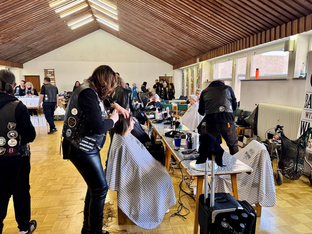 Gelebte Nächstenliebe in Magdeburg: Die Barber Angels versorgten viele Bedürftige mit einem Haarschnitt und einem offenen Ohr.