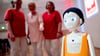 Künstliche Intelligenz und Roboter können die Arbeit von Pflegekräften erleichtern, bergen aber auch Risiken.