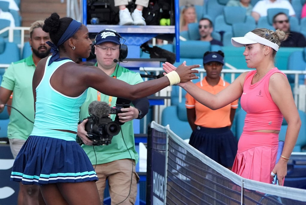 Coco Gauff (l) gewinnt mit dem bestmöglichen Ergebnis gegen US-Landsfrau Sofia Kenin