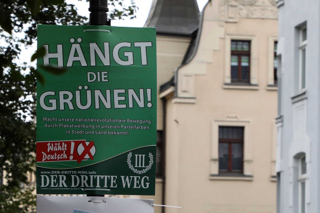 Mit dem Slogan „Hängt die Grünen!“ hat die rechtsextreme Partei III. Weg 2021 geworben. Das Landgericht Zwickau sieht darin den Straftatbestand der Volksverhetzung. (Archivbild)