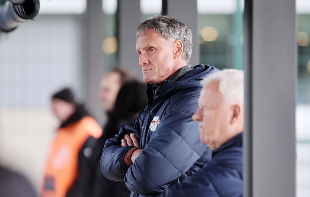 Sven Mewes (links) ist nach einem Jahr wieder entlassen.