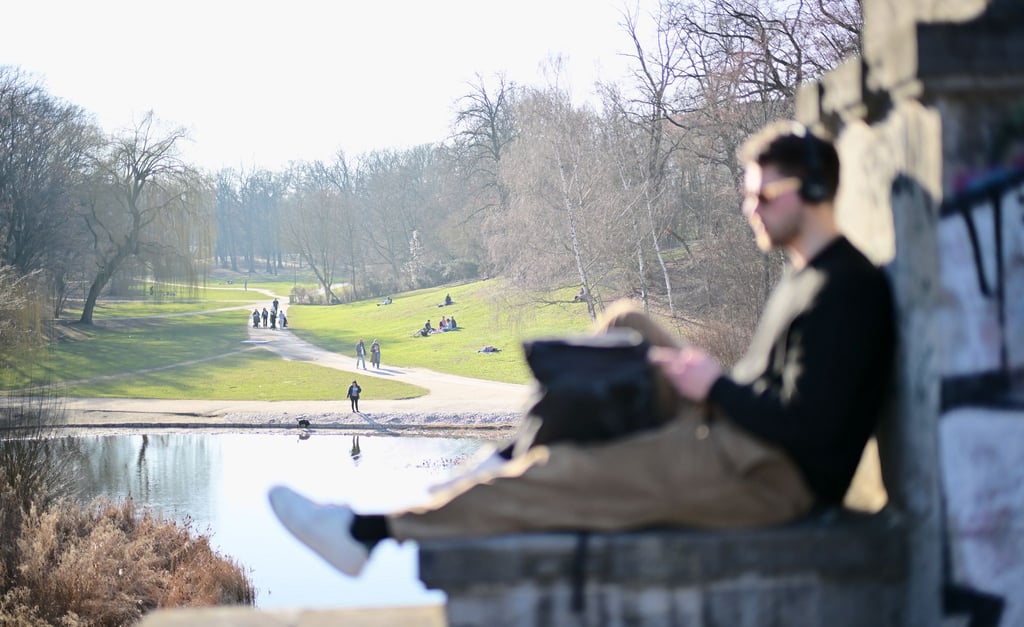 Sonne, blauer Himmel und steigende Temperaturen leiten das Wochenende in Berlin und Brandenburg ein. (Archivbild)
