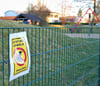 Am Rodelberg in Güterglück richten sich jetzt Schilder an Hundebesitzer.