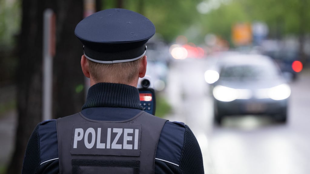 Die Polizei hat am Montag auf der Autobahn 9 zwischen Vockerode und Coswig in Fahrtrichtung Berlin geblitzt.