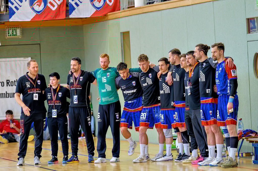 Geschlossenheit - hier ein Teil des Drittliga-Teams des HC Burgenland - ist einer der Trümpfe, die im Abstiegskampf stechen. Torwart Benas Vaicekauskas (grünes Trikot) wird den Club nach dieser Saison jedoch in Richtung Bad Blankenburg verlassen.