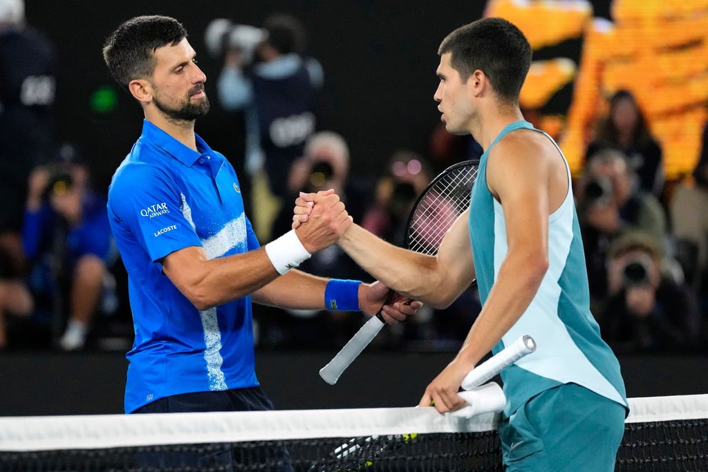 Carlos Alcaraz (r.) unterstützt die Klage der Spielergewerkschaft um Novak Djokovic nicht.