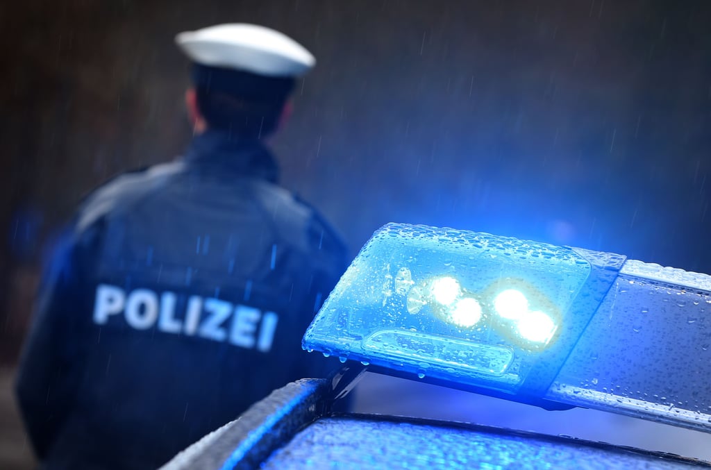 Polizeieinsatz am frühen Morgen: Durch die Kollision waren beide beteiligten Autos nicht mehr fahrbereit.