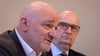 Brandenburgs SPD-Ministerpräsident Dietmar Woidke und Vize-Regierungschef Robert Crumbach (BSW) beraten vor der Bundesratssitzung über das Abstimmverhalten des Landes (Archivbild).