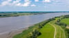 Die Weser nördlich von Bremen: Nur drei Prozent der Gewässer in Niedersachsen sind laut BUND in gutem Zustand. (Archivfoto)