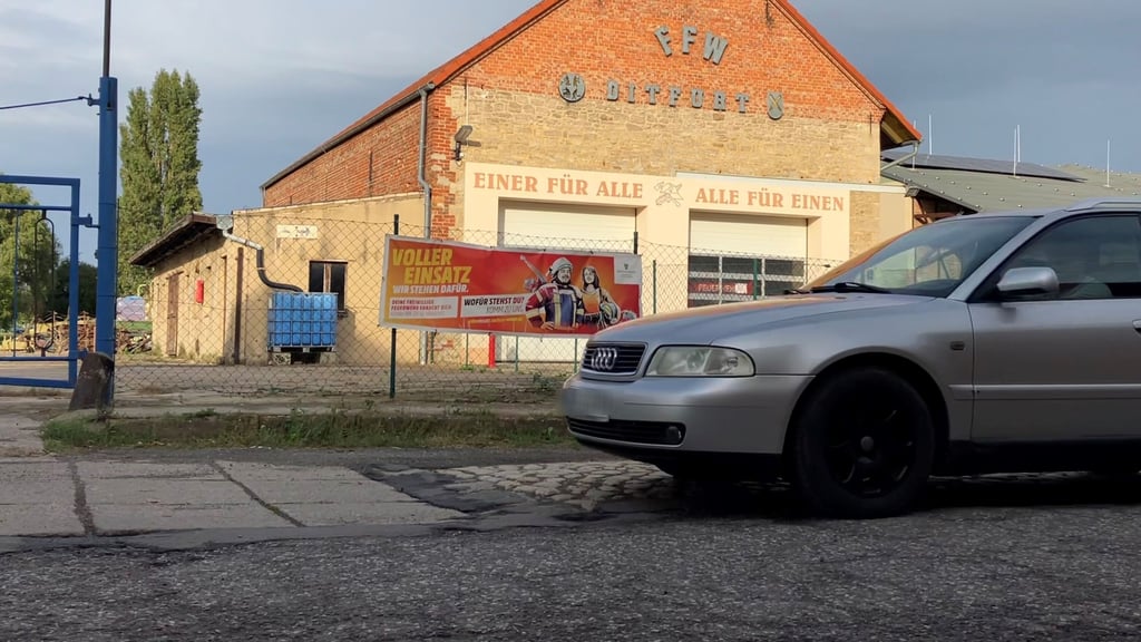 Das Großprojekt, die Harslebener Straße samt Nebenanlagen neu zu machen, liegt auf Eis. Aber dieses Jahr soll zumindest die Fahrbahn repariert werden. Das dürfte auch die Kameraden der Feuerwehr freuen - ihr Gerätehaus befindet sich an der Straße.