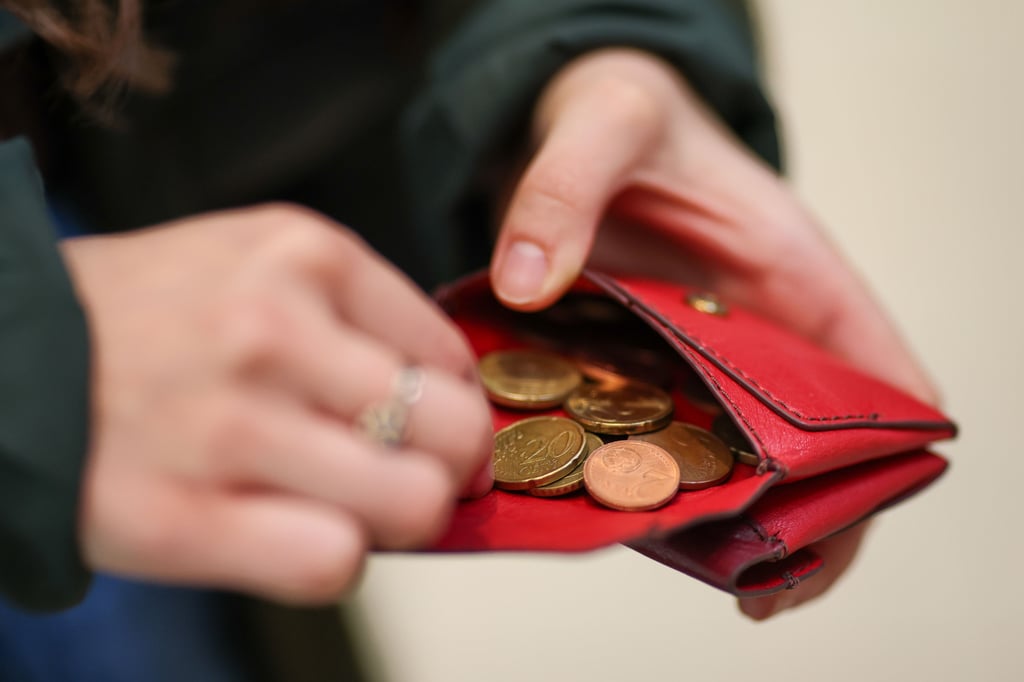 Statt nur Kleingeld nahm der Mann 500 Euro an sich.