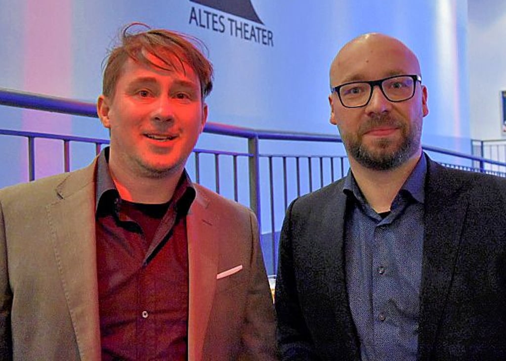David Brinkhoff, Geschäftsstraßenmanager in Stadtfeld, mit Philipp Schmidt (r.), Geschäftsführer des Netzwerkes Freie Kultur.