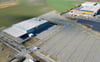 Die Amazon-Halle in Teutschenthal steht seit dem Bau 2021 leer. Das soll sich wohl ändern.