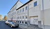 Hinter dem großen Tor der Mariannenstraße 23a tut sich was: Das Haus soll wieder mit Leben erfüllt  werden. 