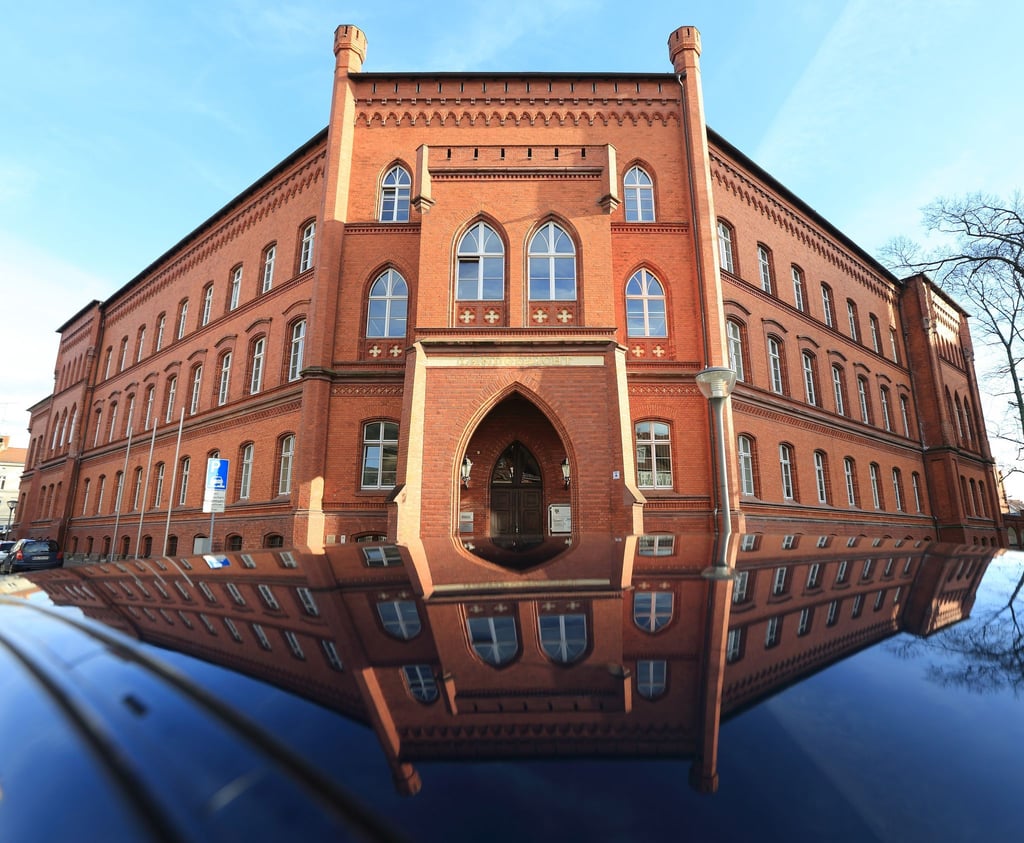 Vor dem Landgericht Stendal müssen sich fünf Männer aus Syrien und Iran wegen Totschlags verantworten. (Archivbild)