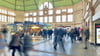 Zu Stoßzeiten herrscht mächtig Trubel in der Kuppelhalle des Hauptbahnhofs. Die nächsten Tage wird es sicher ruhiger.